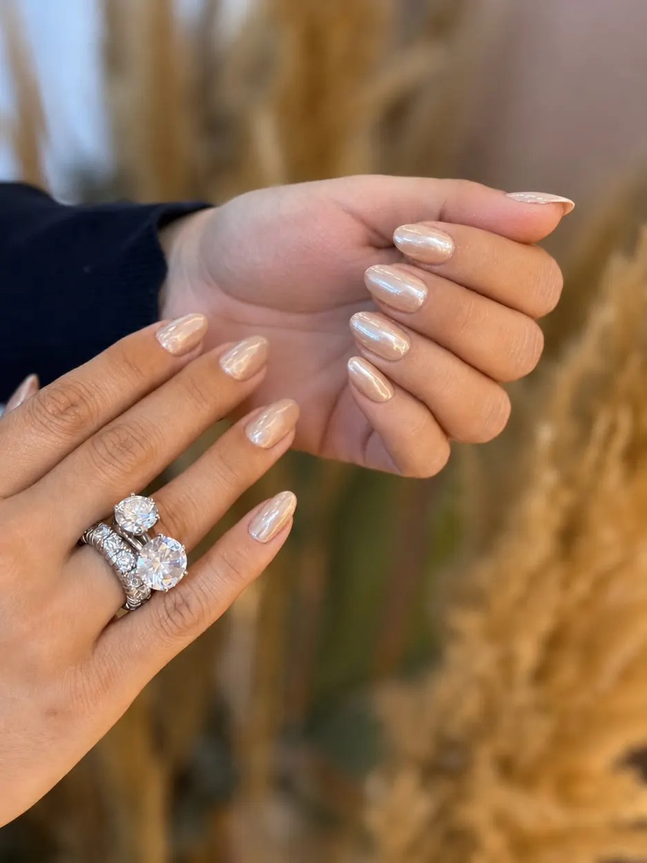 Unhas nude perolado no Livi Beauty Studio em Sapucaia do Sul